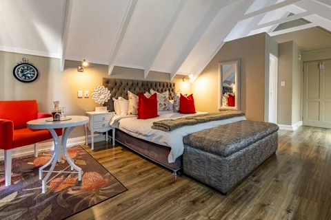 Deluxe Rooms | Loerie's Call Guest House